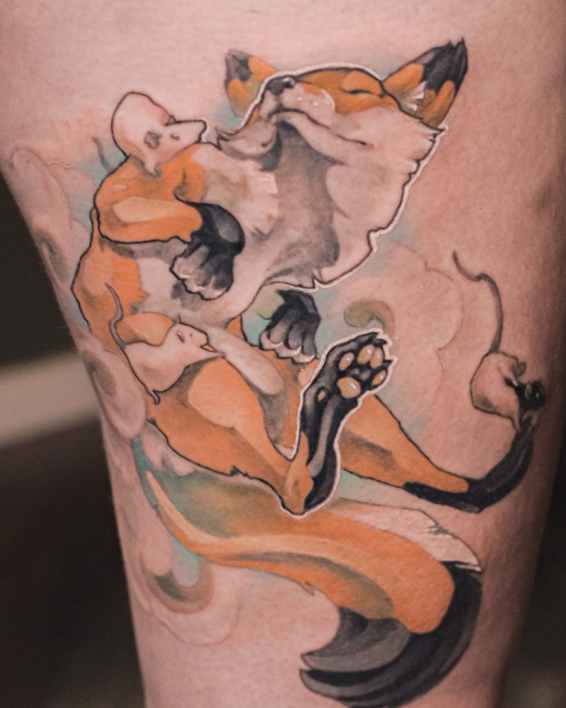 Tatouage de cuisse d'un renard dans un style newschool par le tatoueur de Genève Bryan Ly